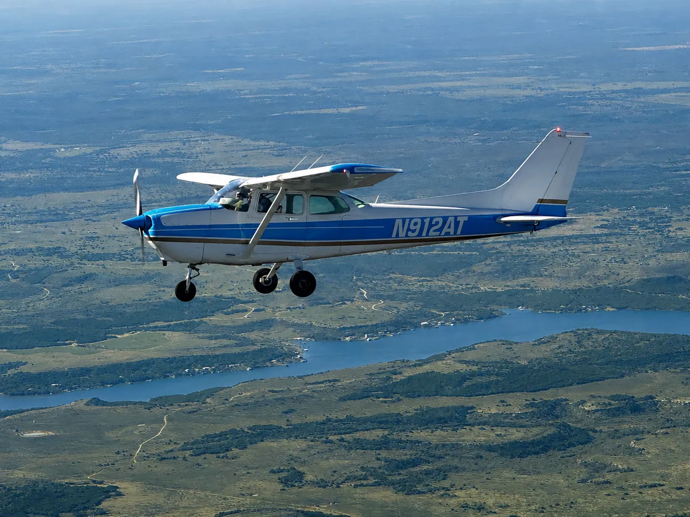 Pilot Rise Cessna 172 Discovery Flight aircraft