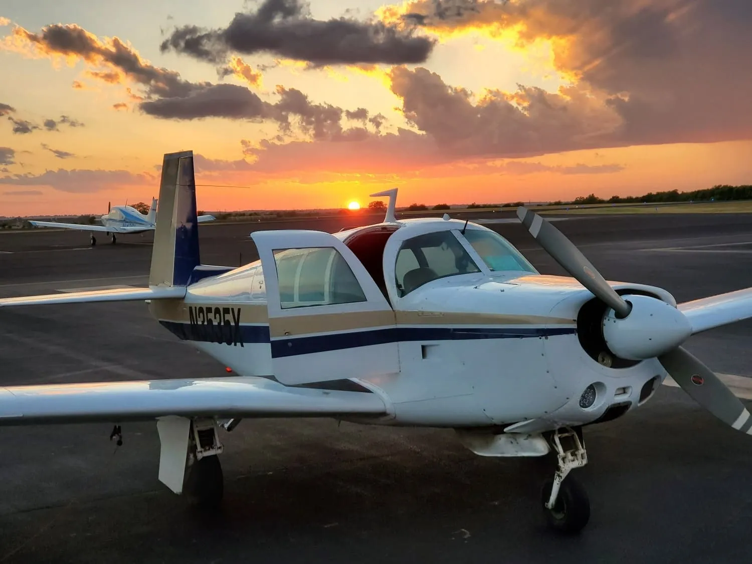 Pilot Rise Mooney M20F used for complex endorsement training