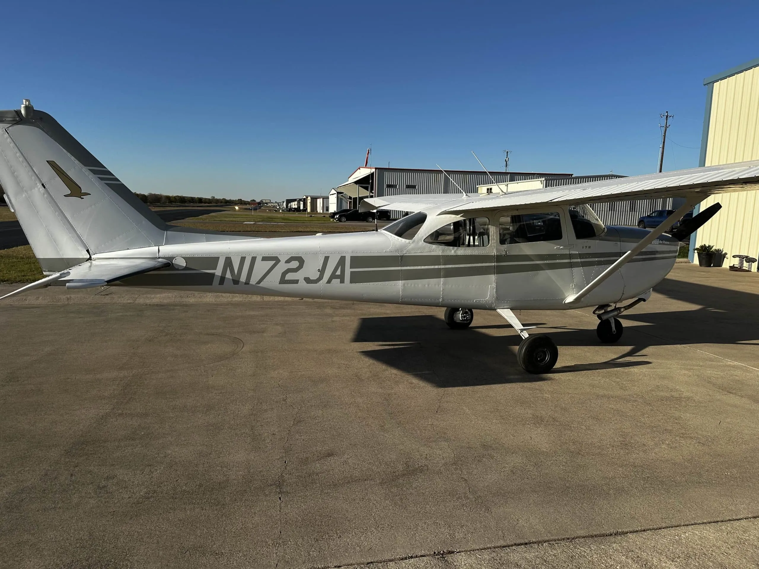 Alternate exterior view of N172JA