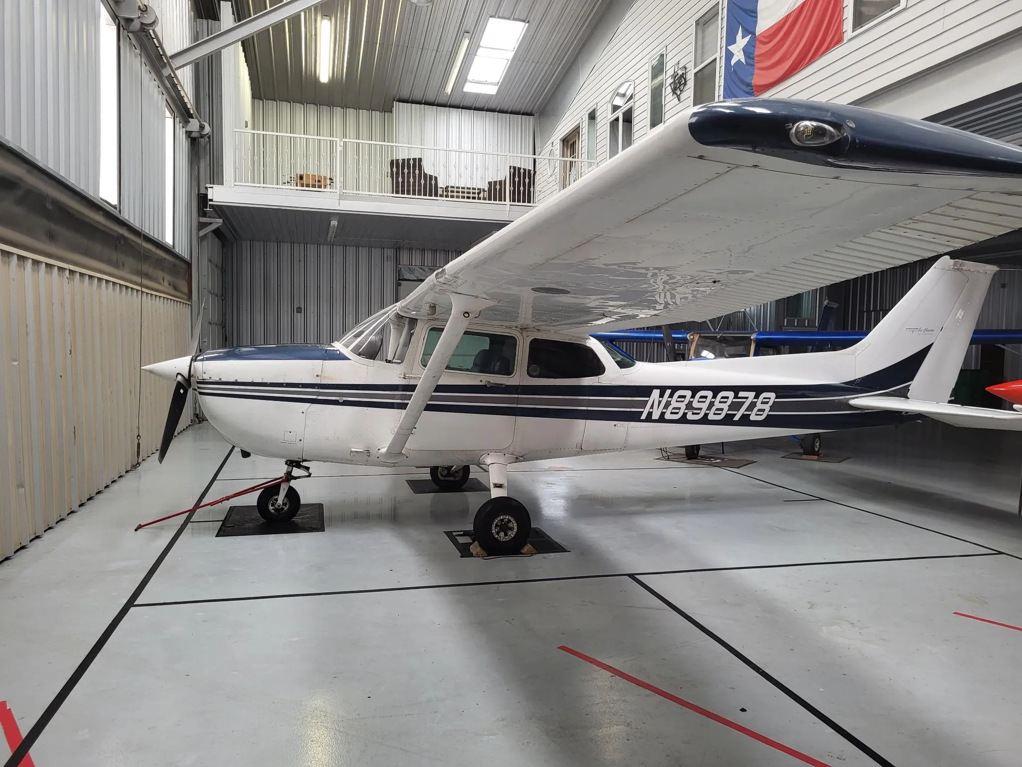 Pilot Rise Cessna 172P N89878 in the hangar