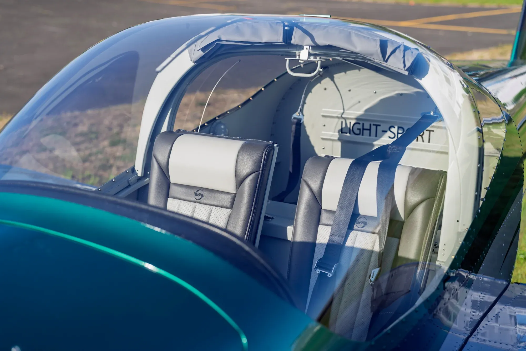 Van's RV-12iS excellent cockpit visibility